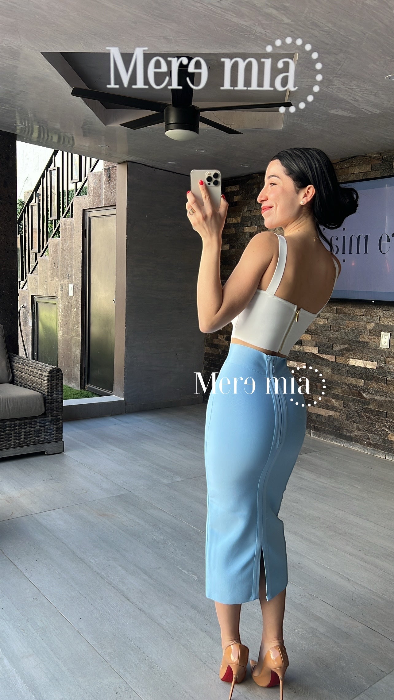 Falda azul cielo midi