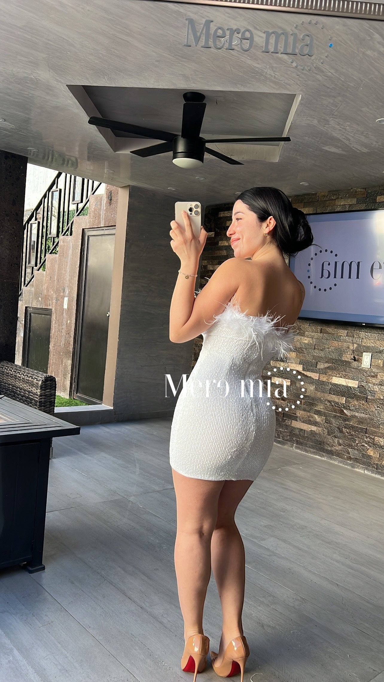 Vestido strapless plumas blanco