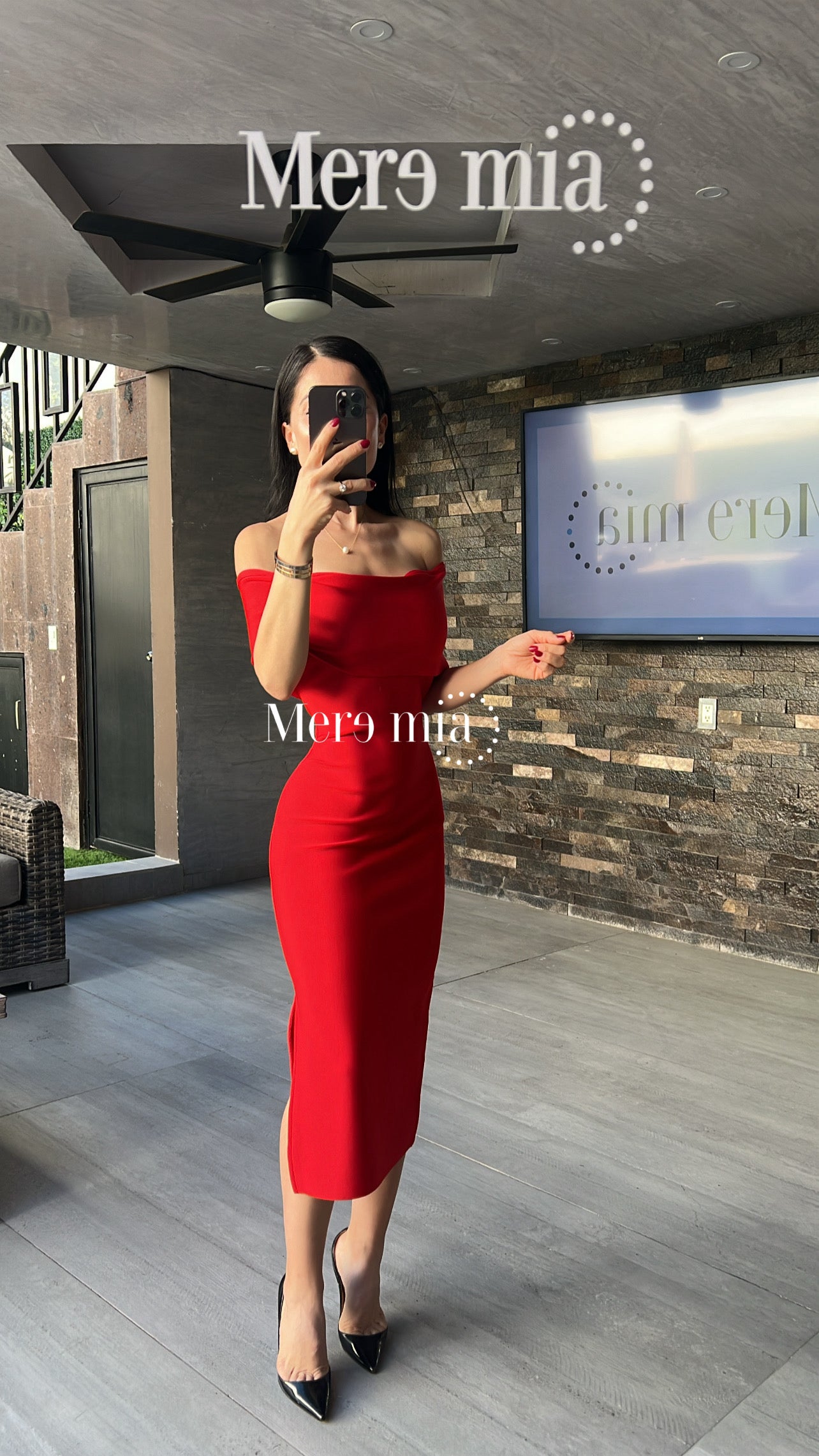 Vestido rojo hombros olan