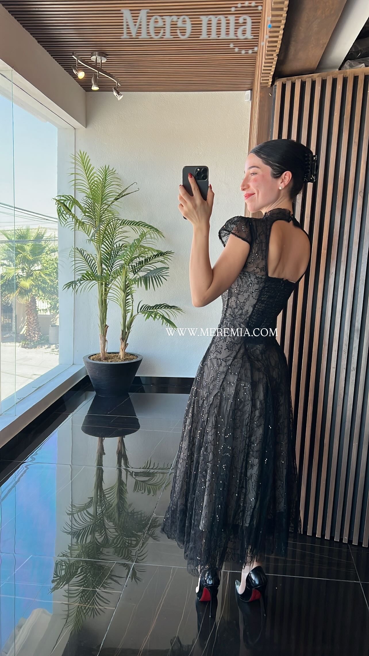 Vestido encaje manga corta