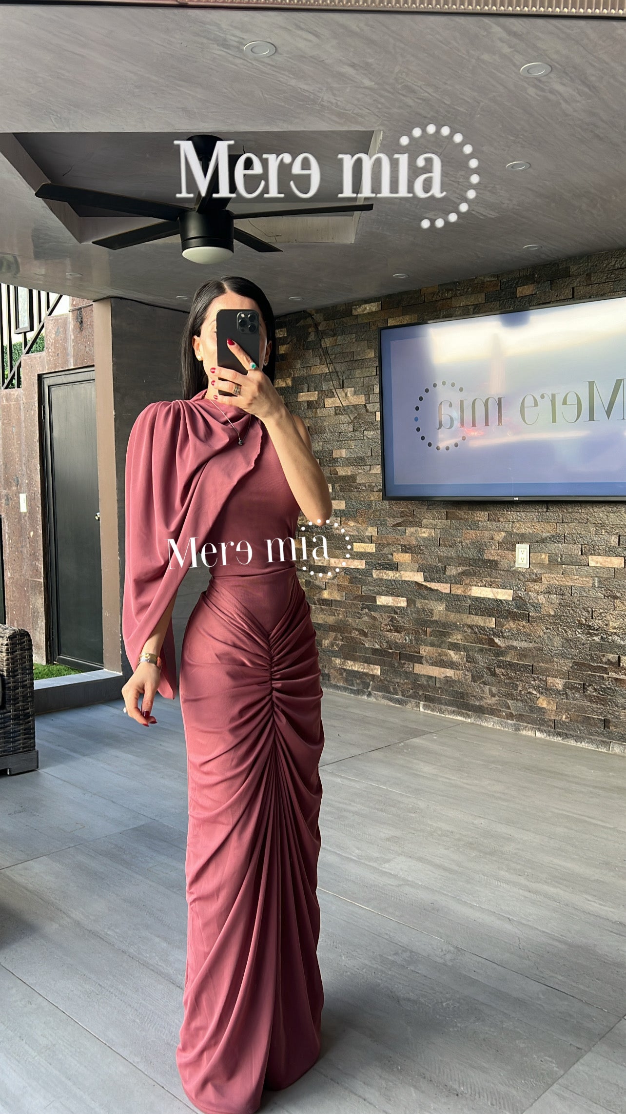 Vestido capa corta plisada