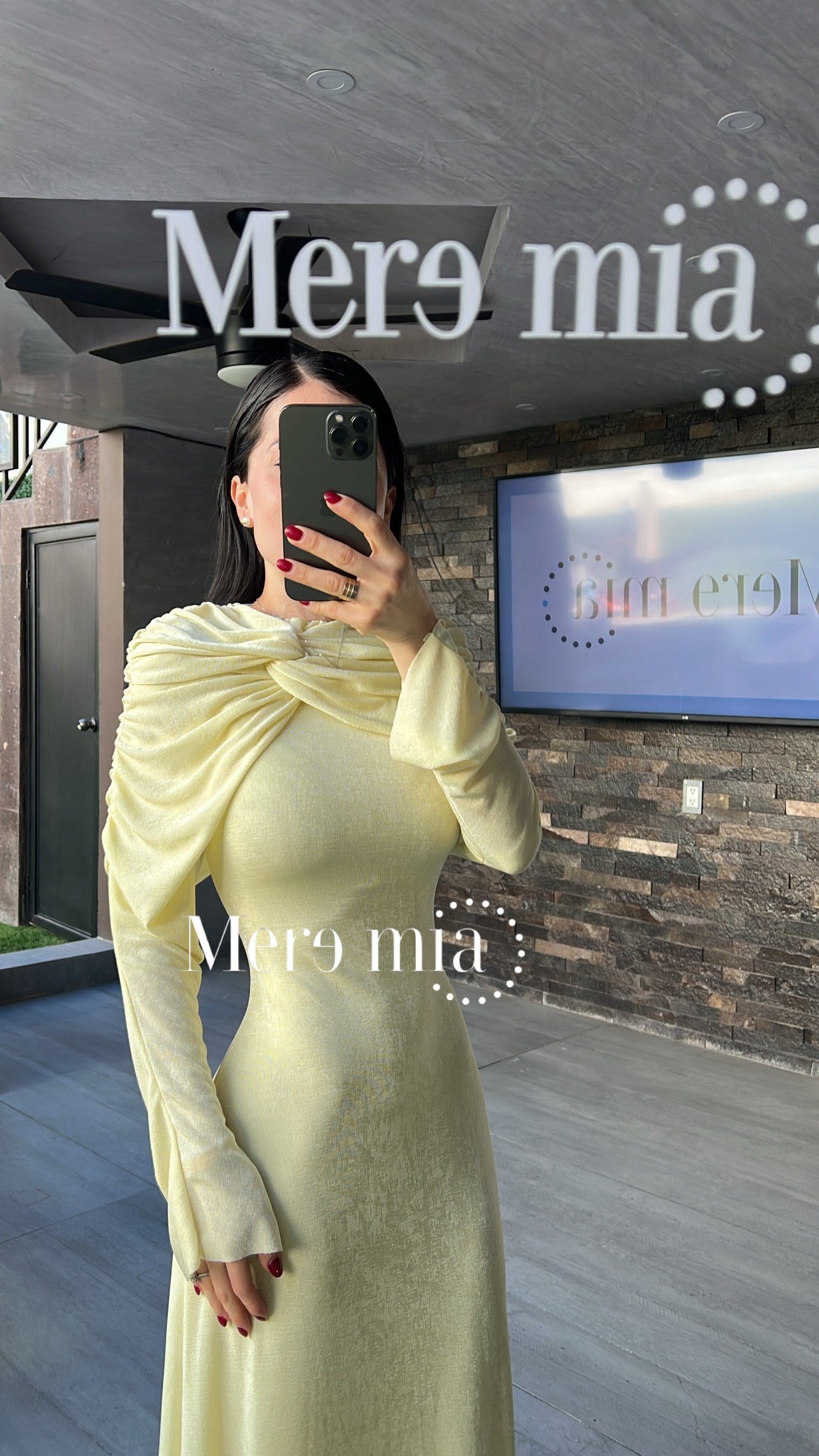 Vestido amarillo plisado nudo