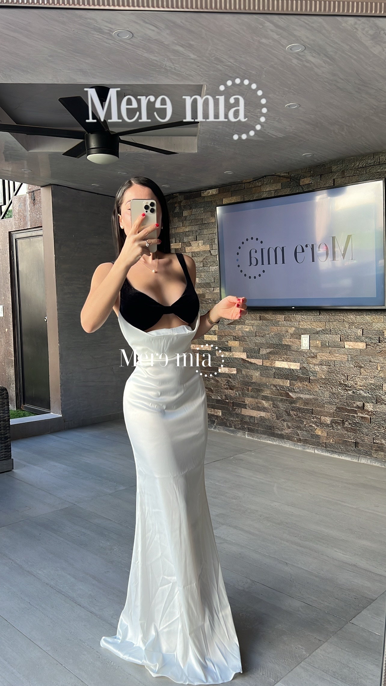 Vestido blanco copas negras