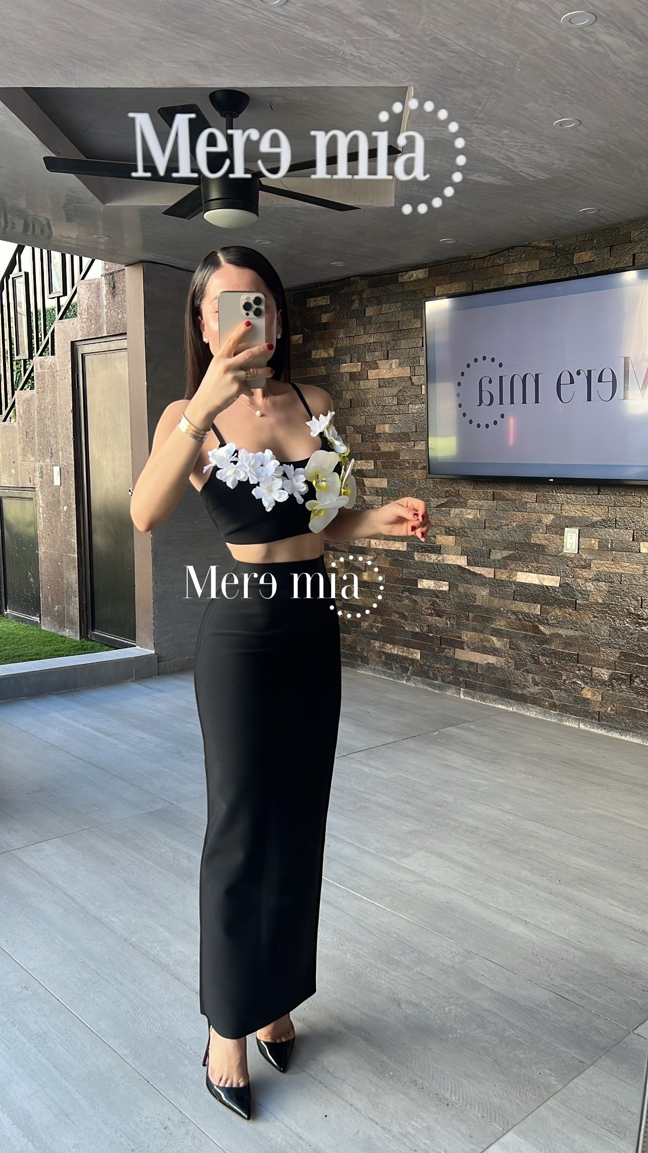 Conjunto negro flor blanca