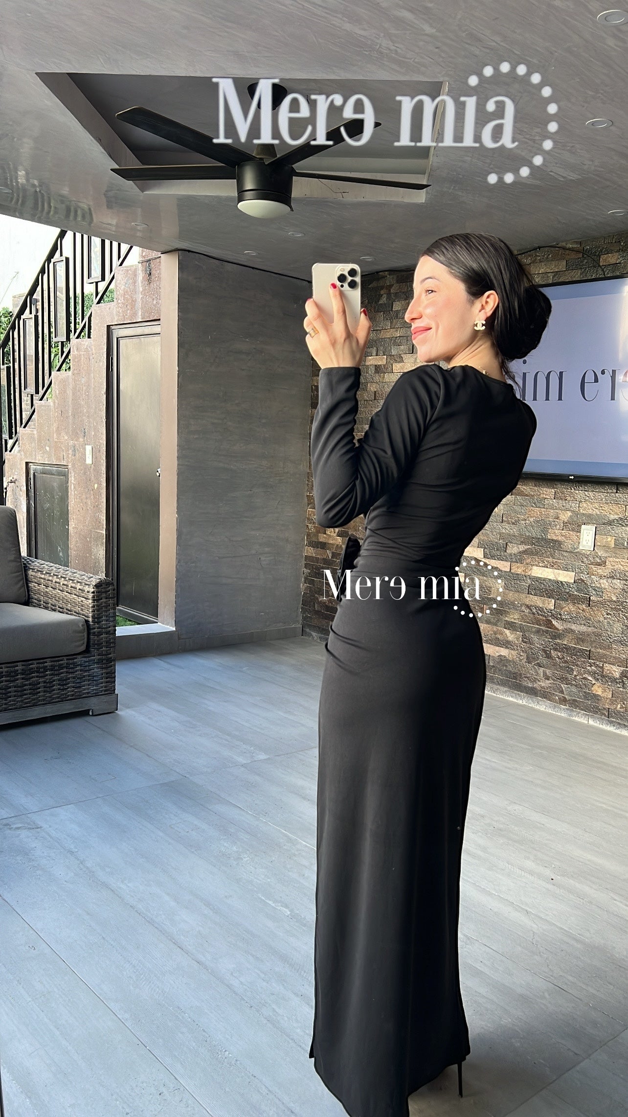 Vestido negro flor plisado