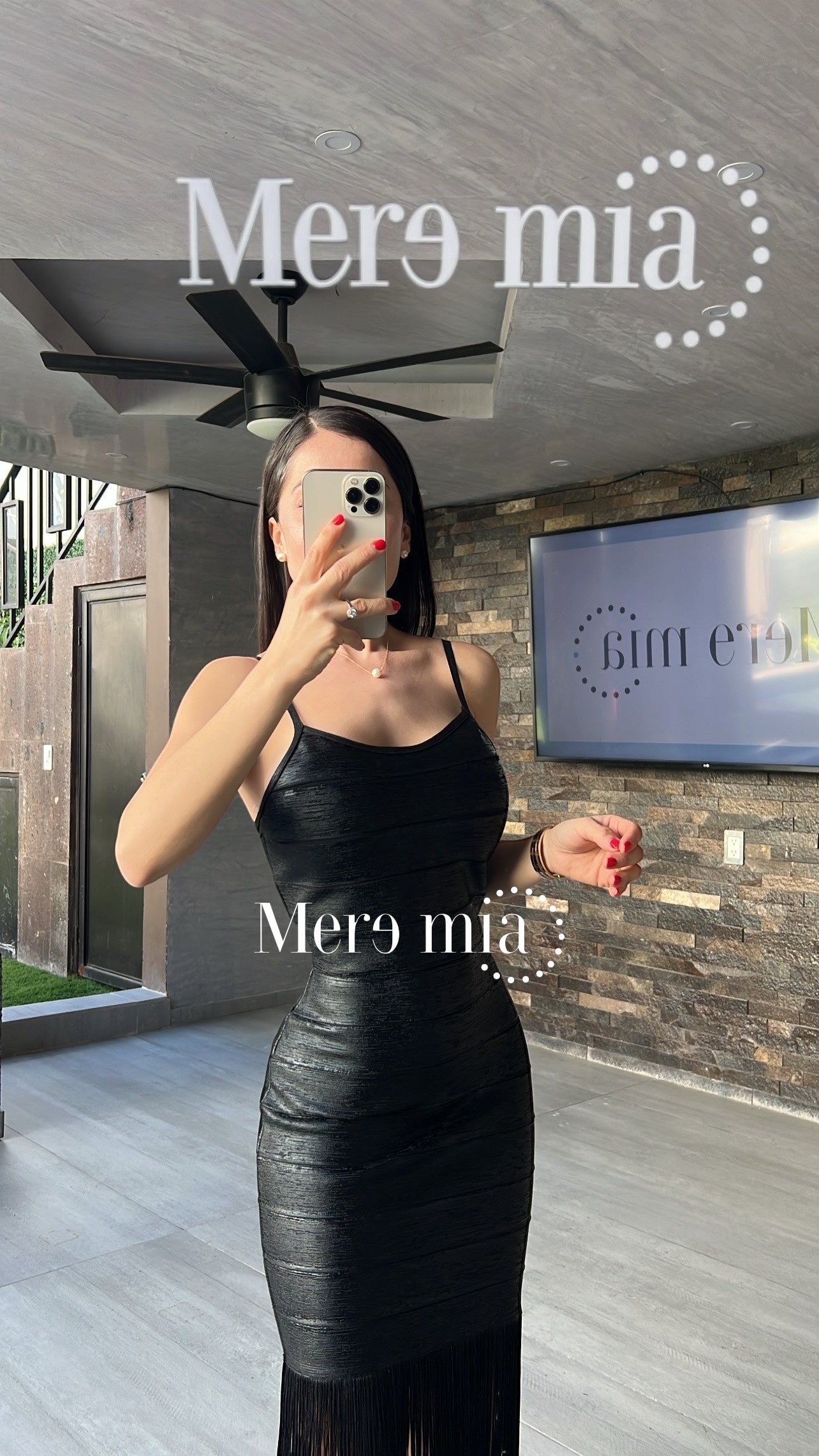 Vestido negro metalico barbas