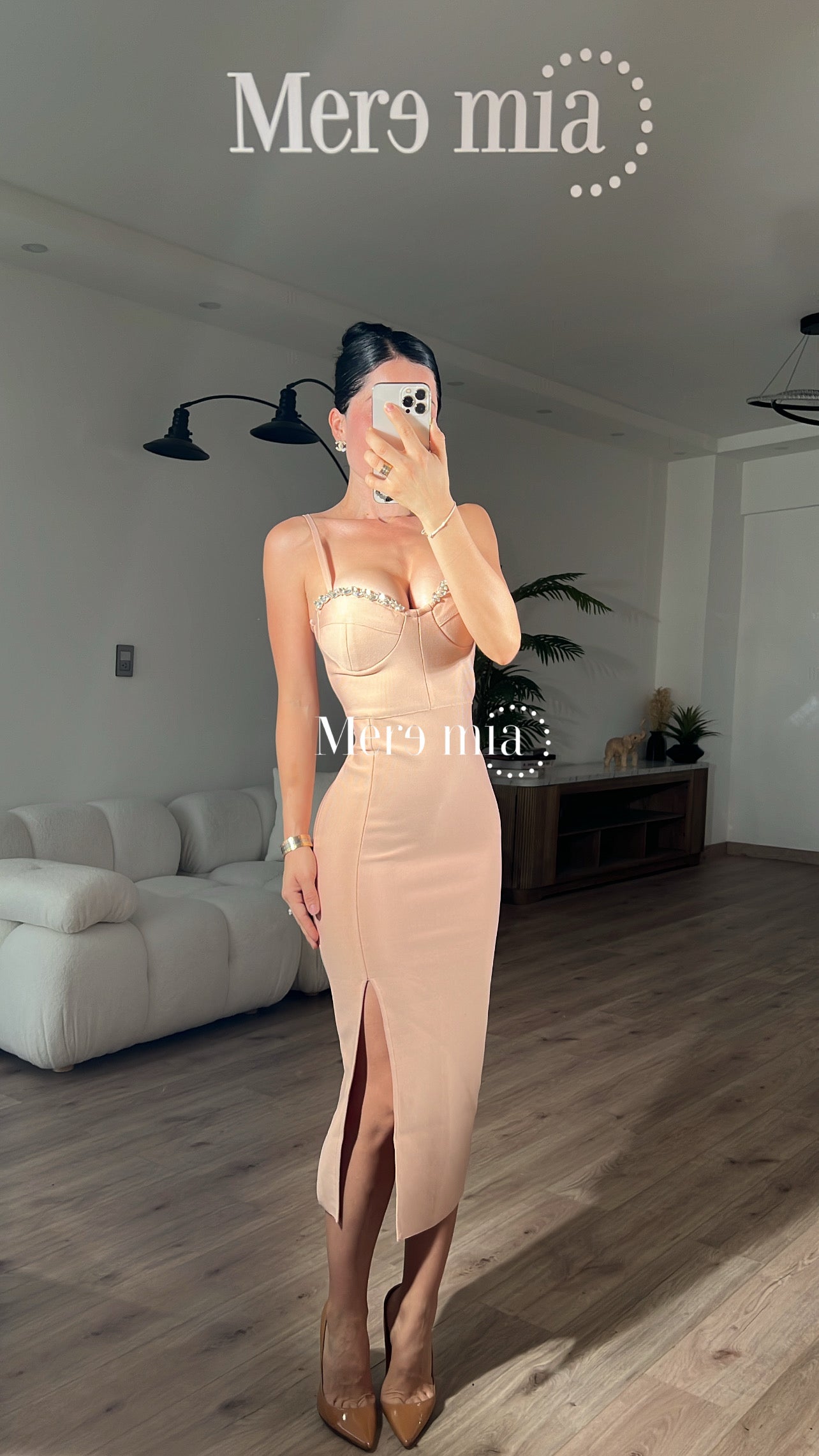 Vestido beige copas brillos