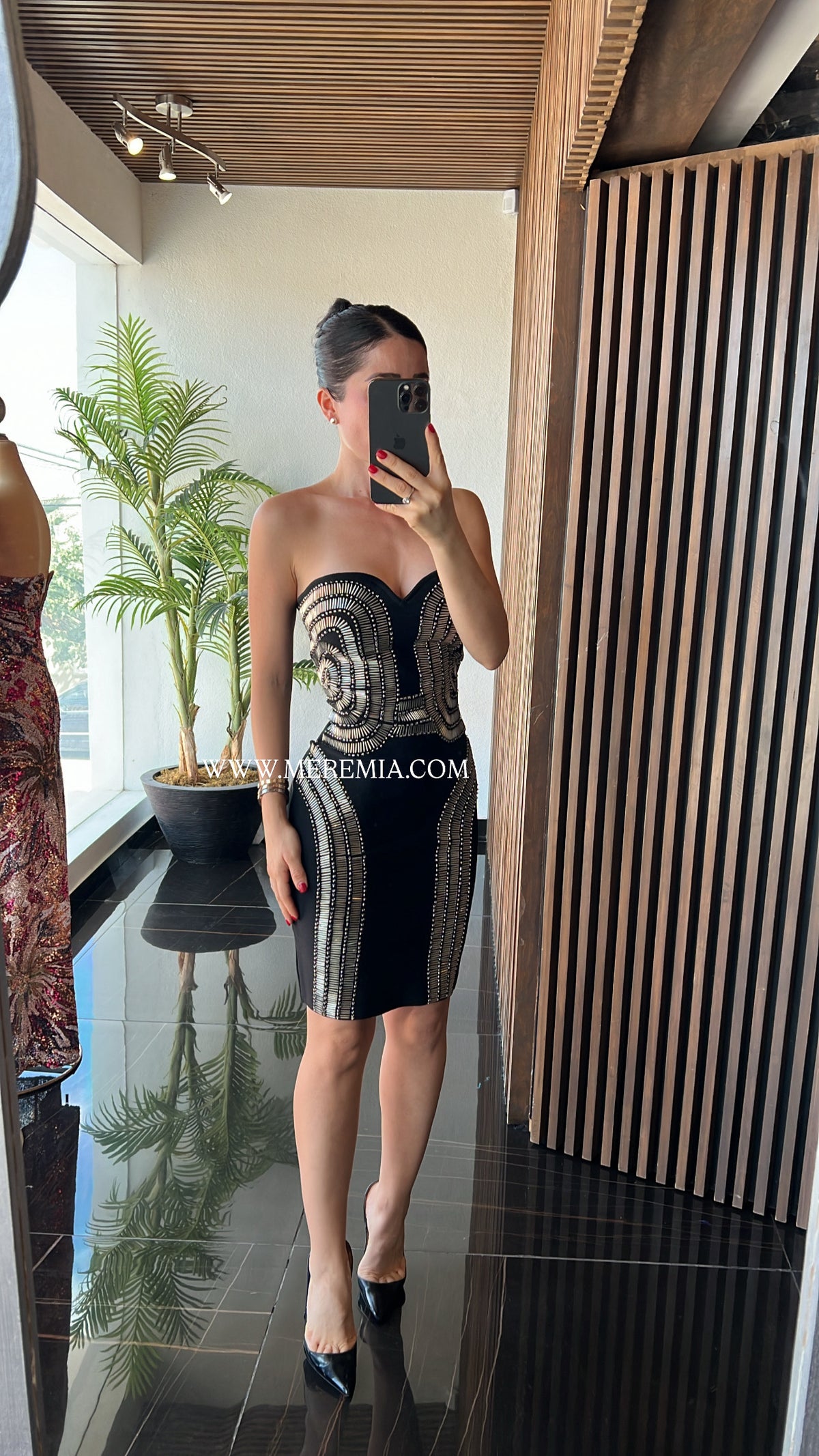 Vestido negro strapples
