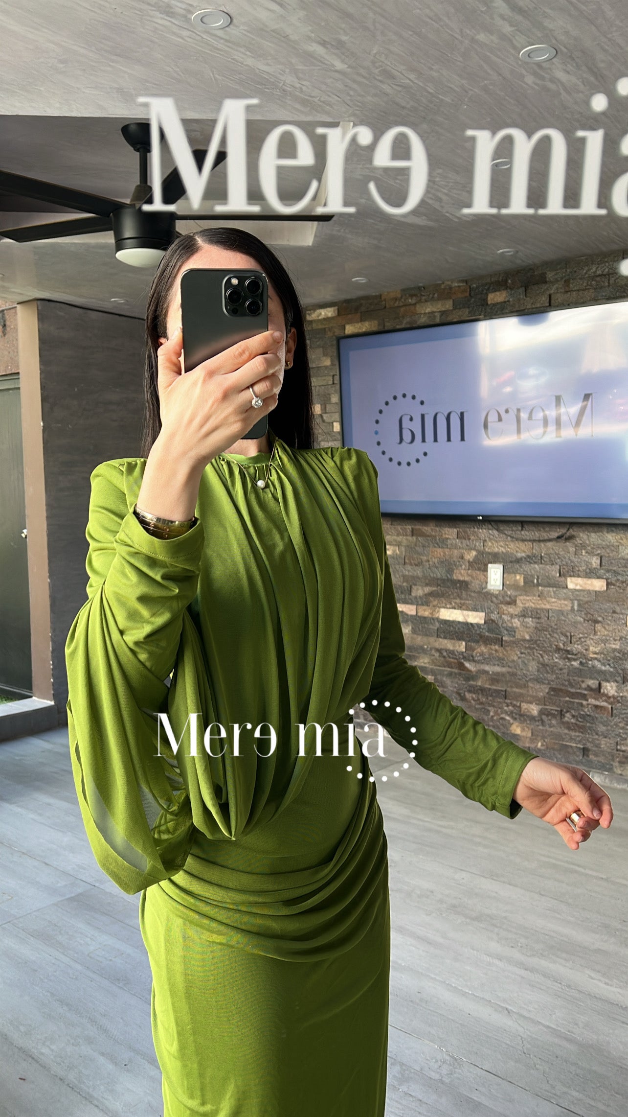 Vestido verde estola plisada