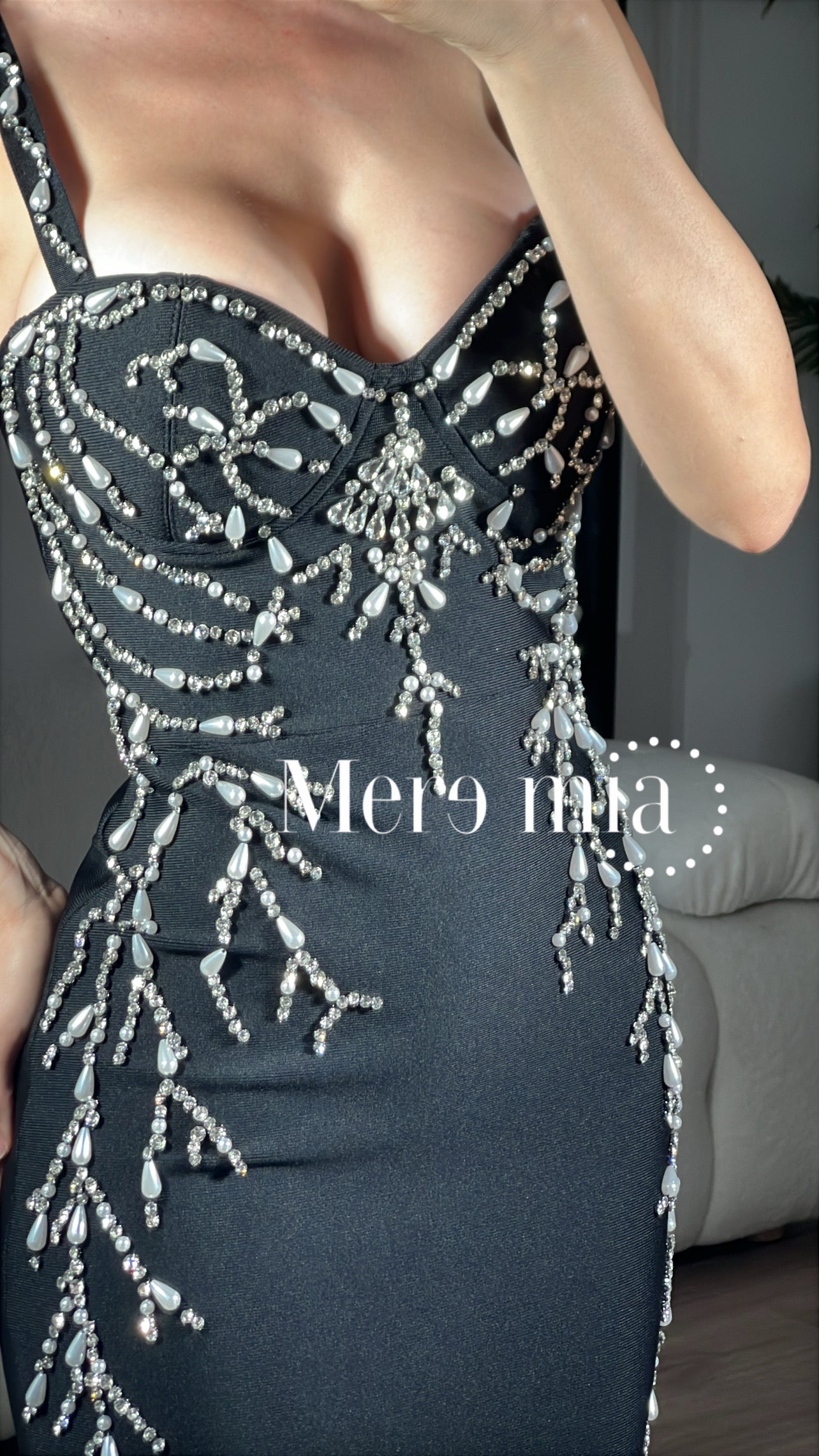 Vestido negro ramas plata