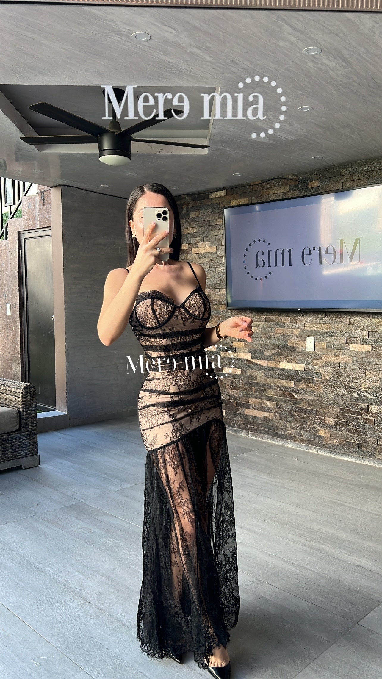 Vestido nude encaje negro