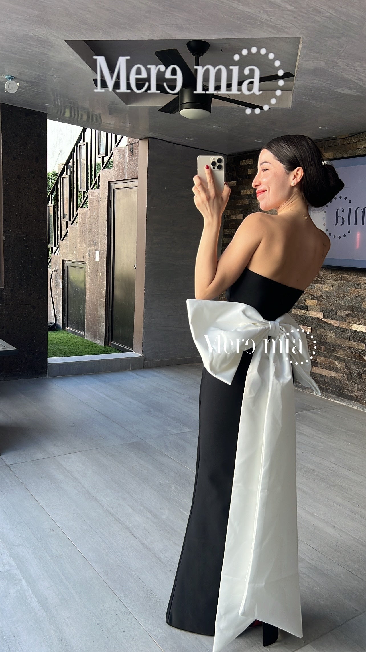 Vestido negro moño blanco