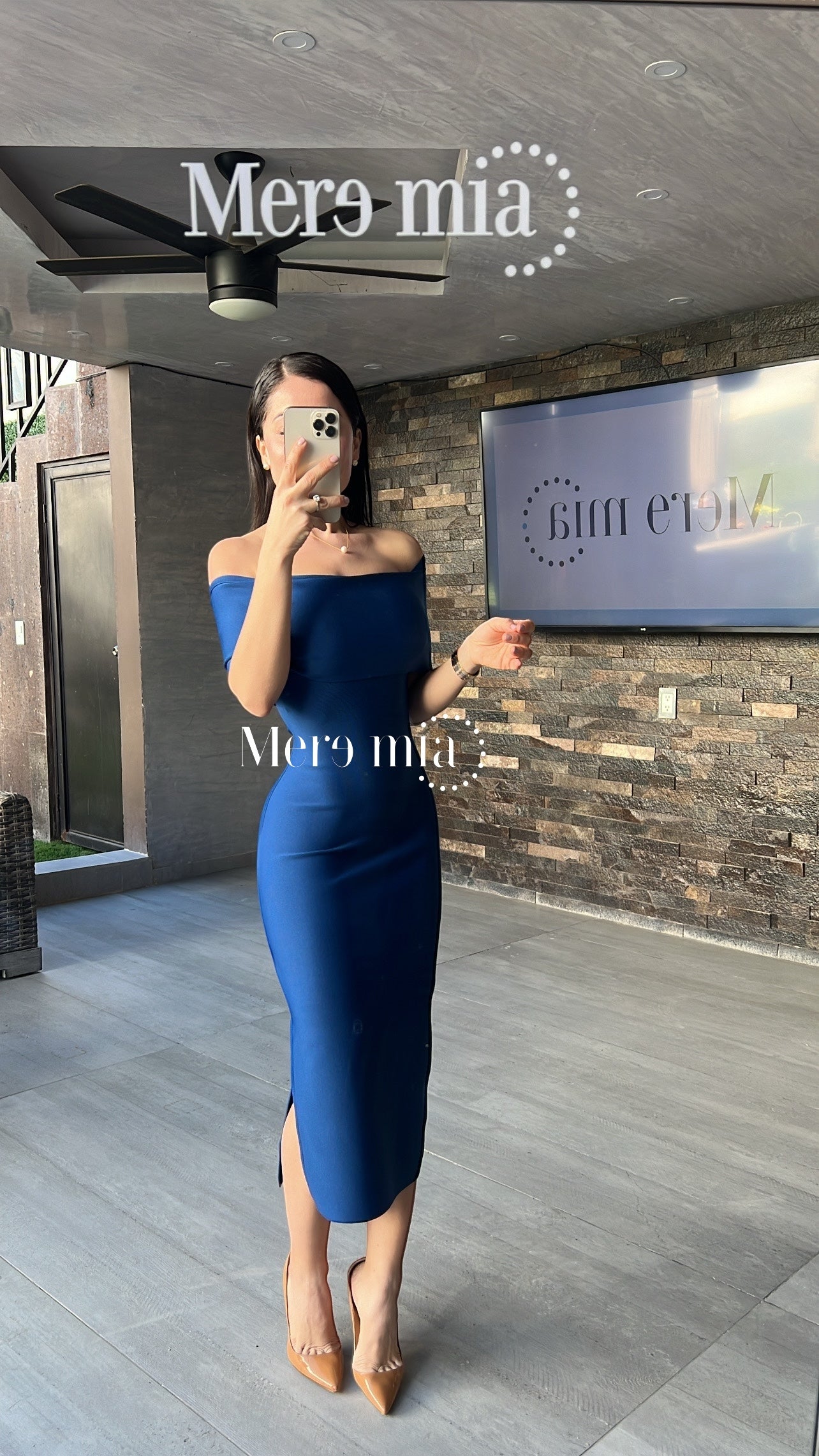 Vestido azul marino hombros olan