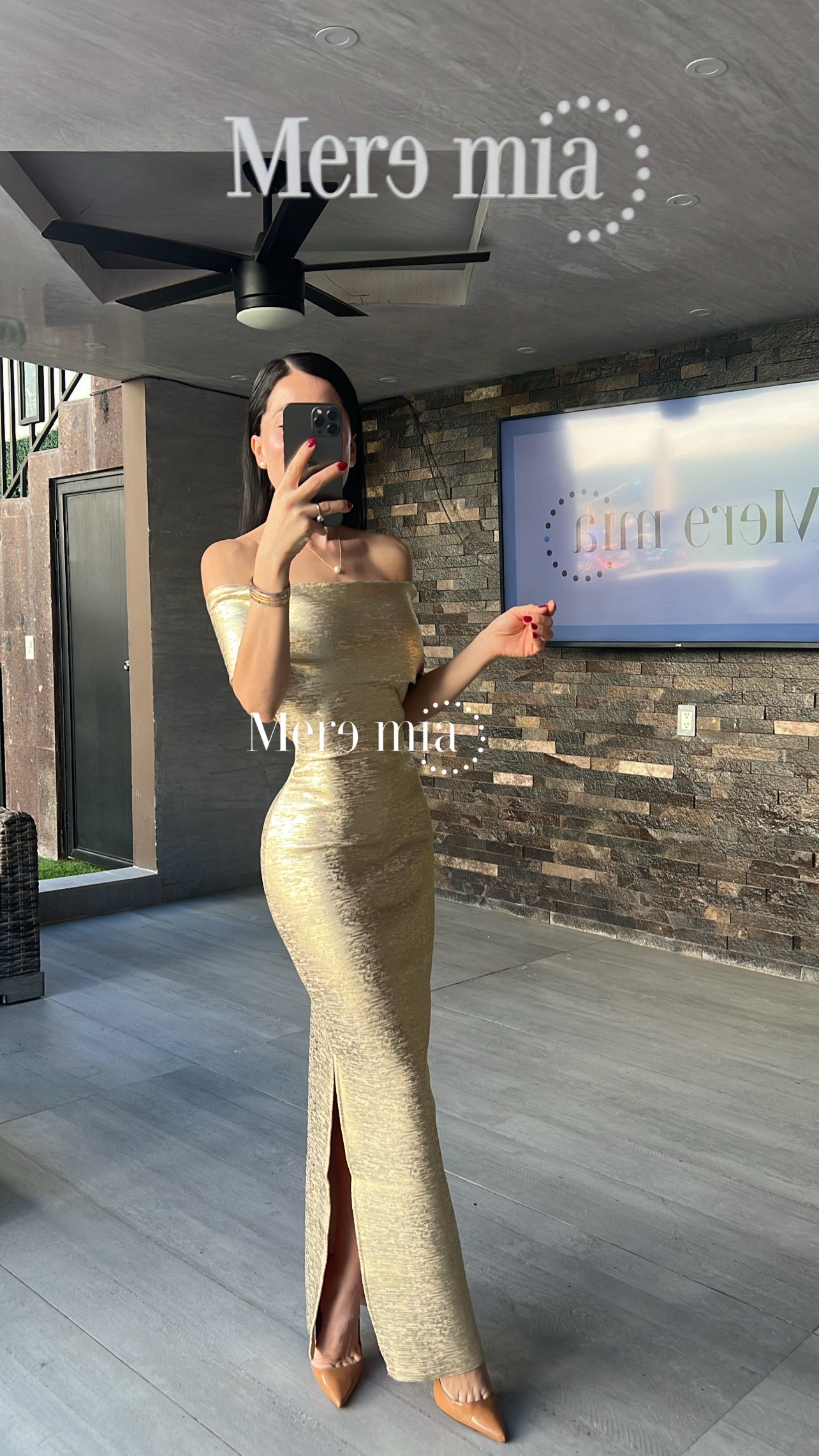 Vestido dorado hombros olan