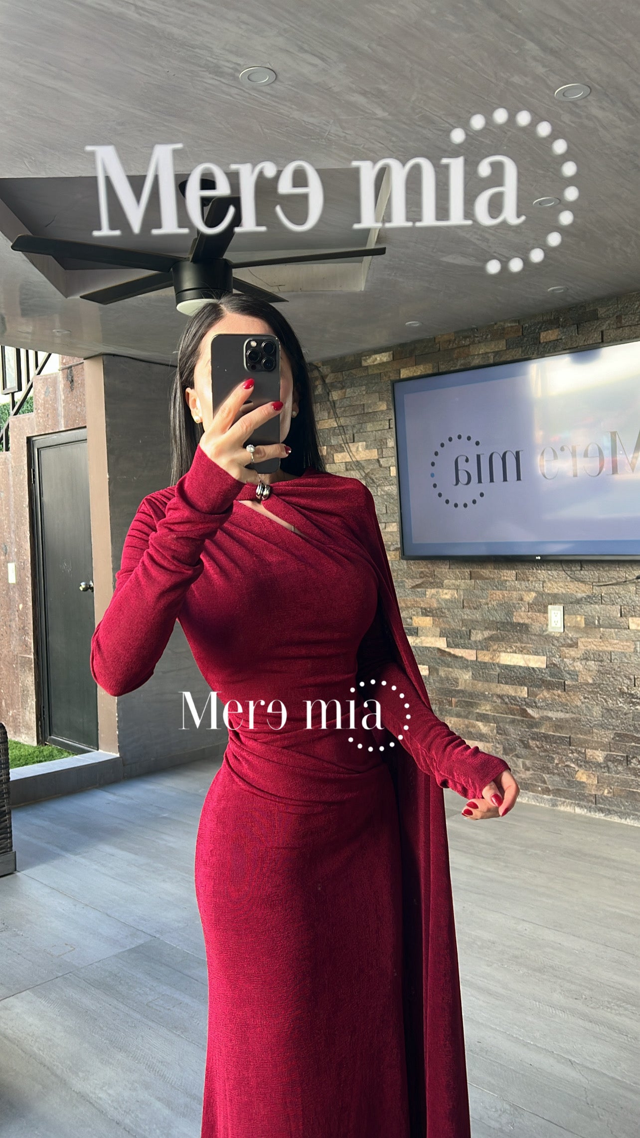 Vestido plisado capa