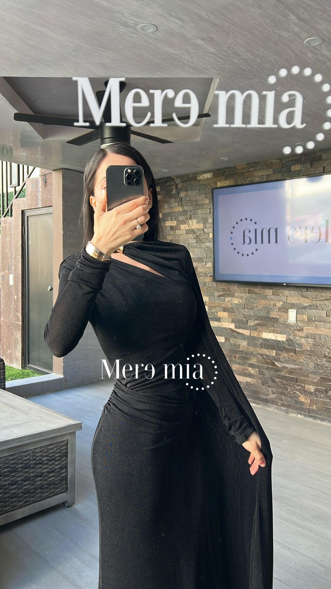 Vestido plisado capa