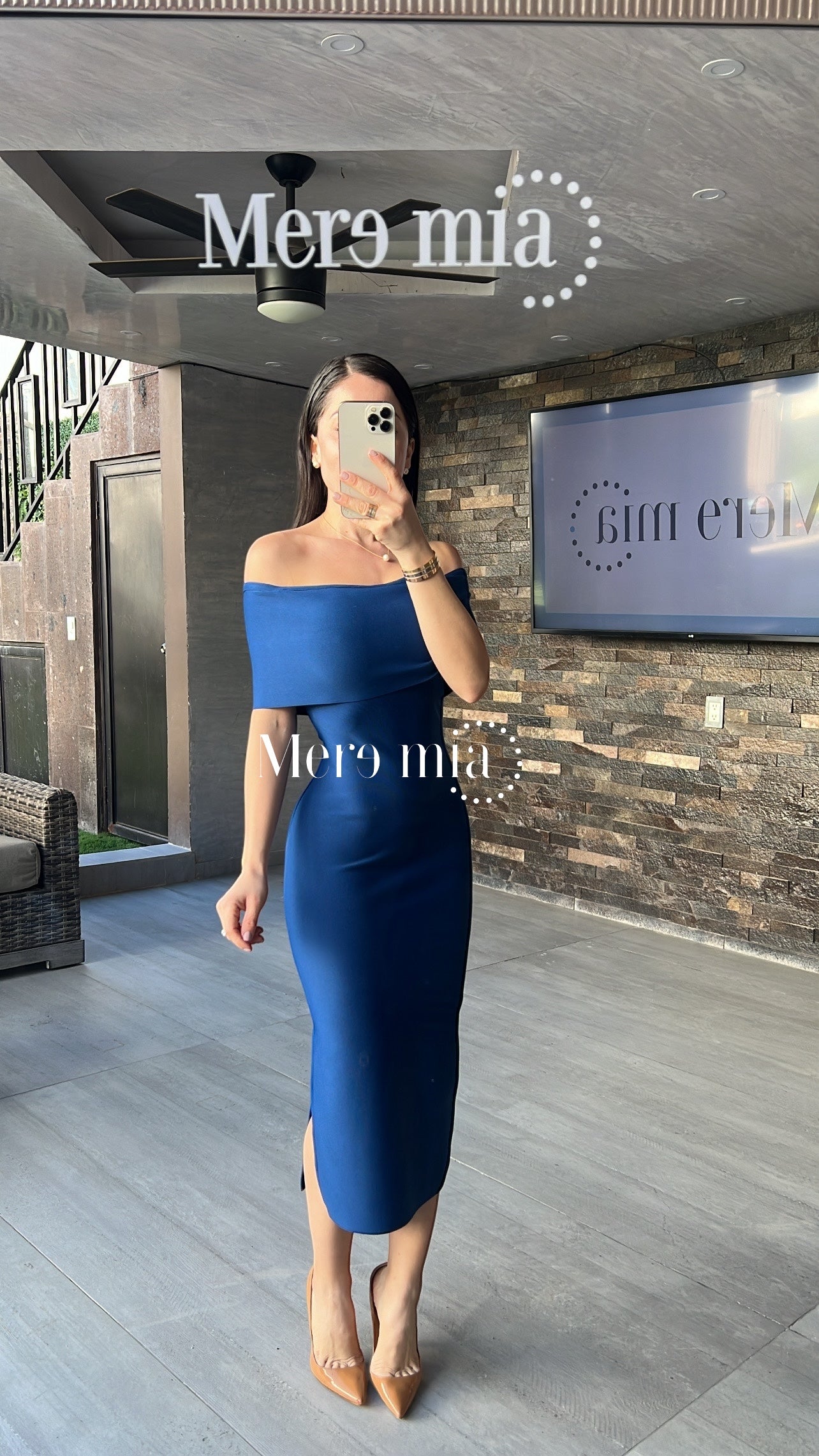 Vestido azul marino hombros olan