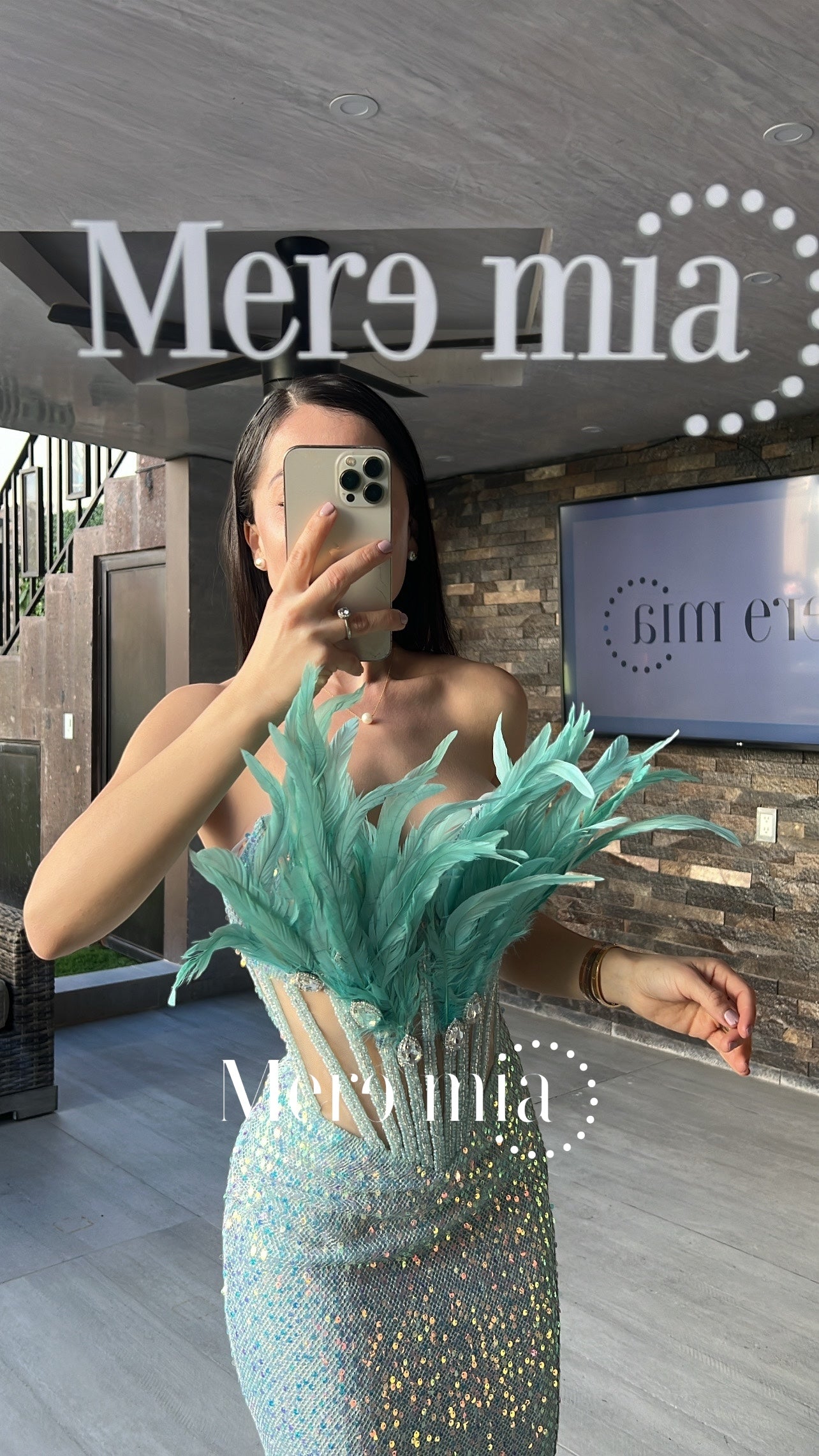 Vestido plumas aqua