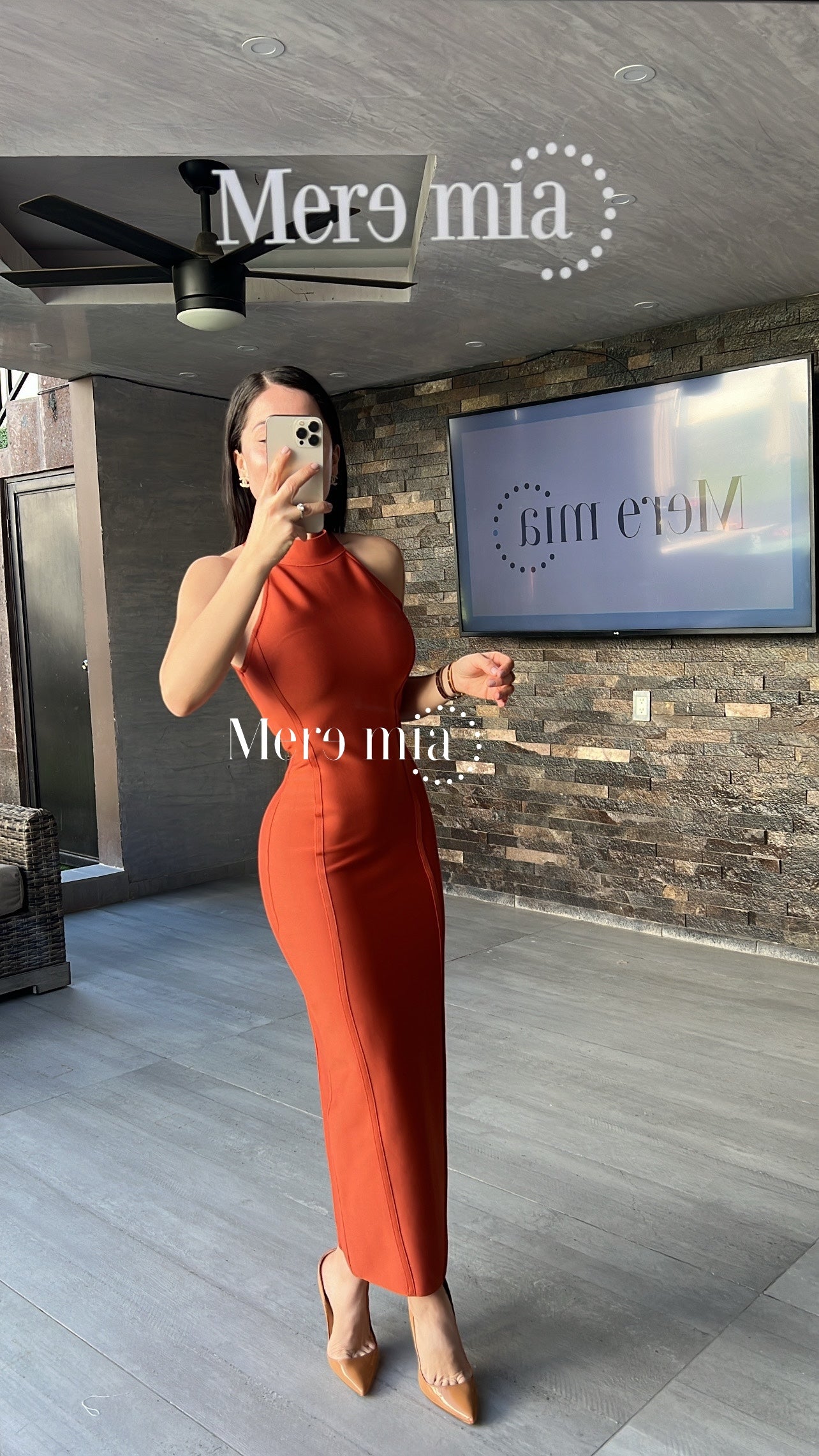 Vestido marrón cuello midi