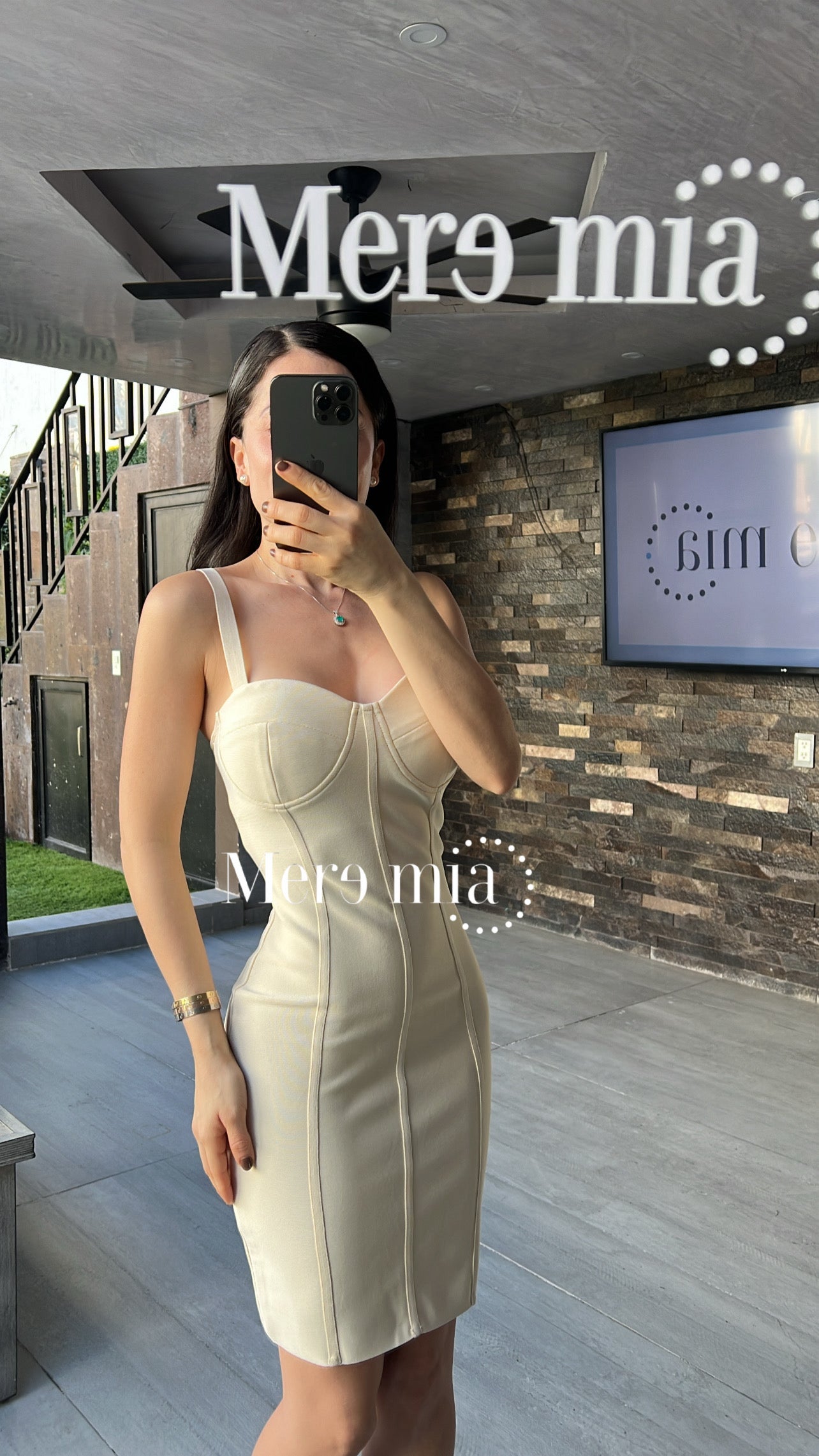 Vestido nude corto