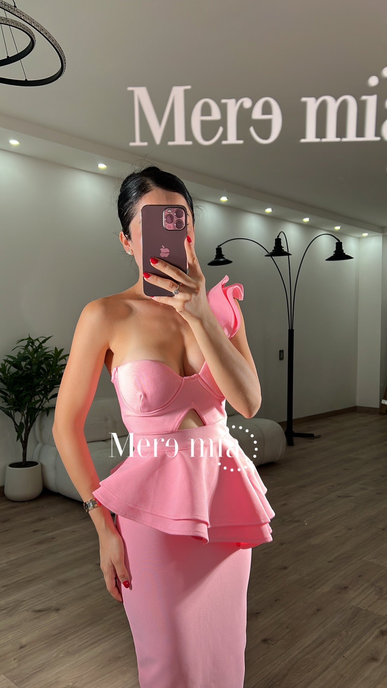Vestido hombro escarola