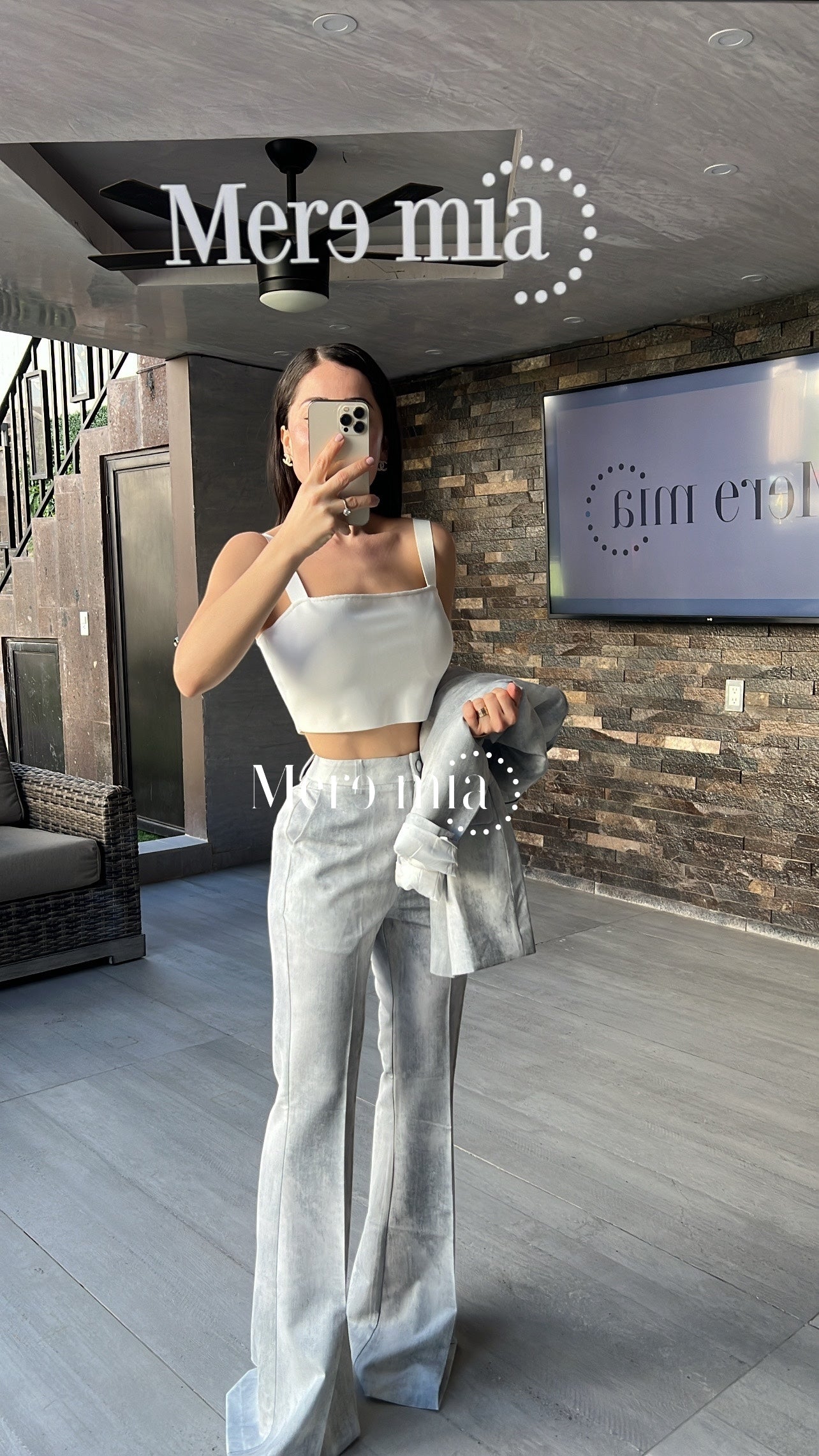 Conjunto manchado gris