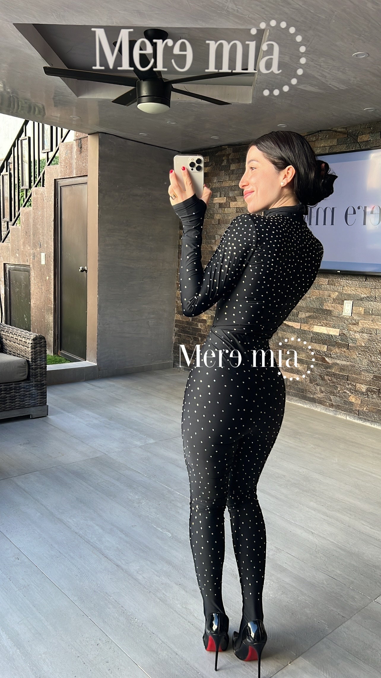 Conjunto negro puntos cuello