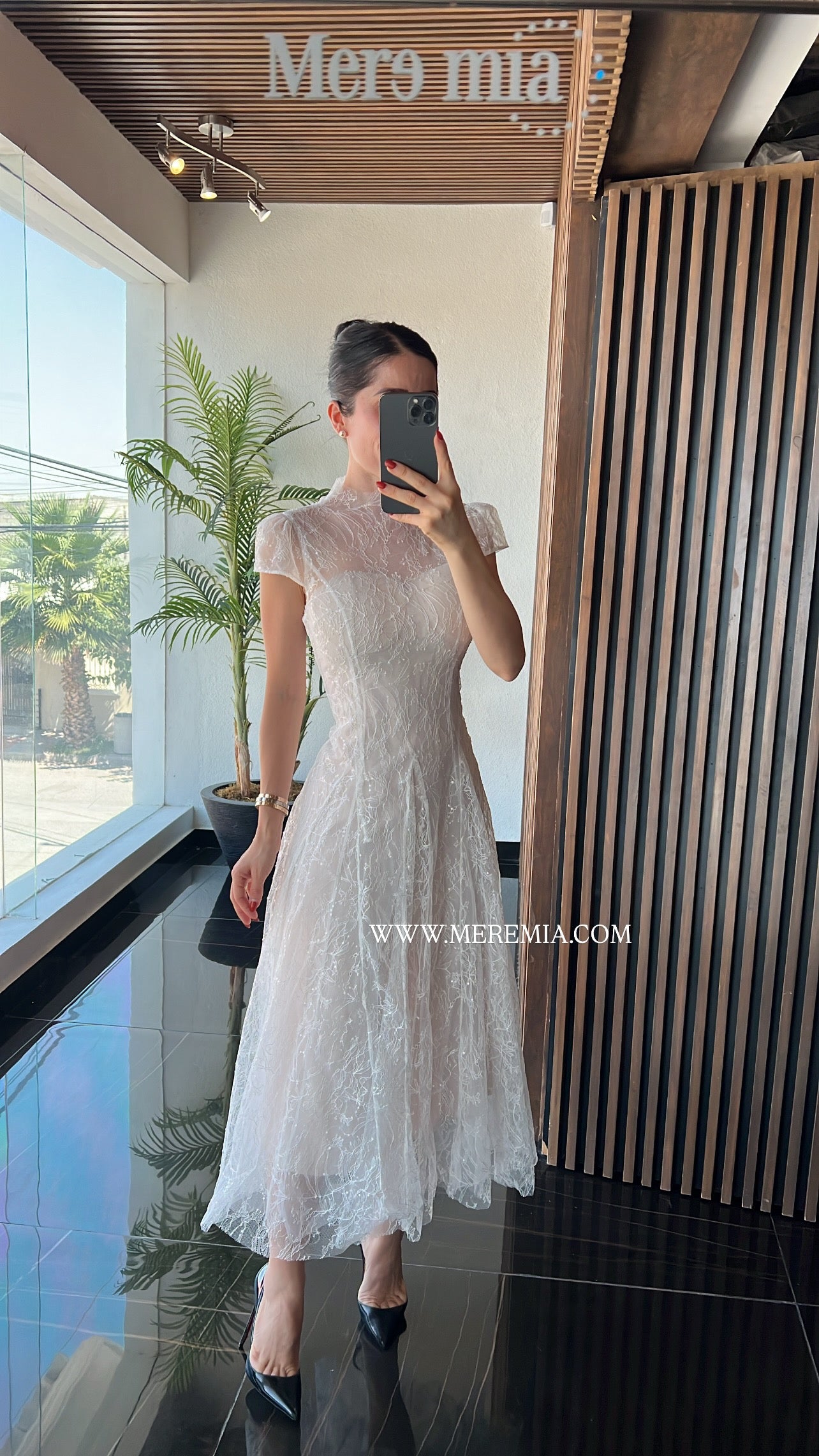 Vestido encaje manga corta
