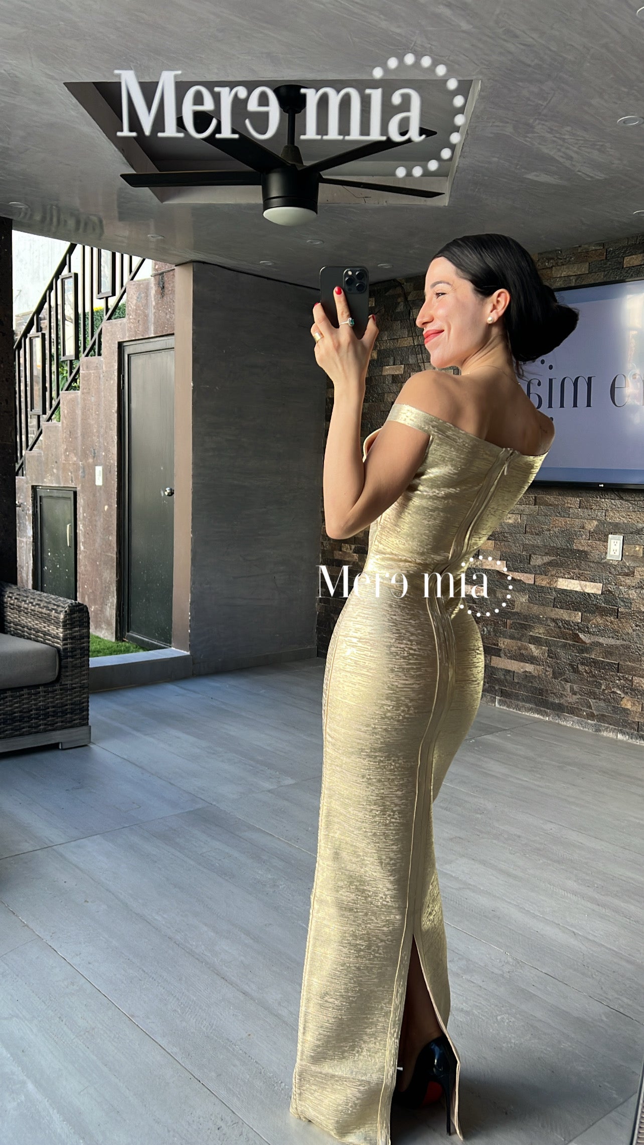 Vestido dorado hombros