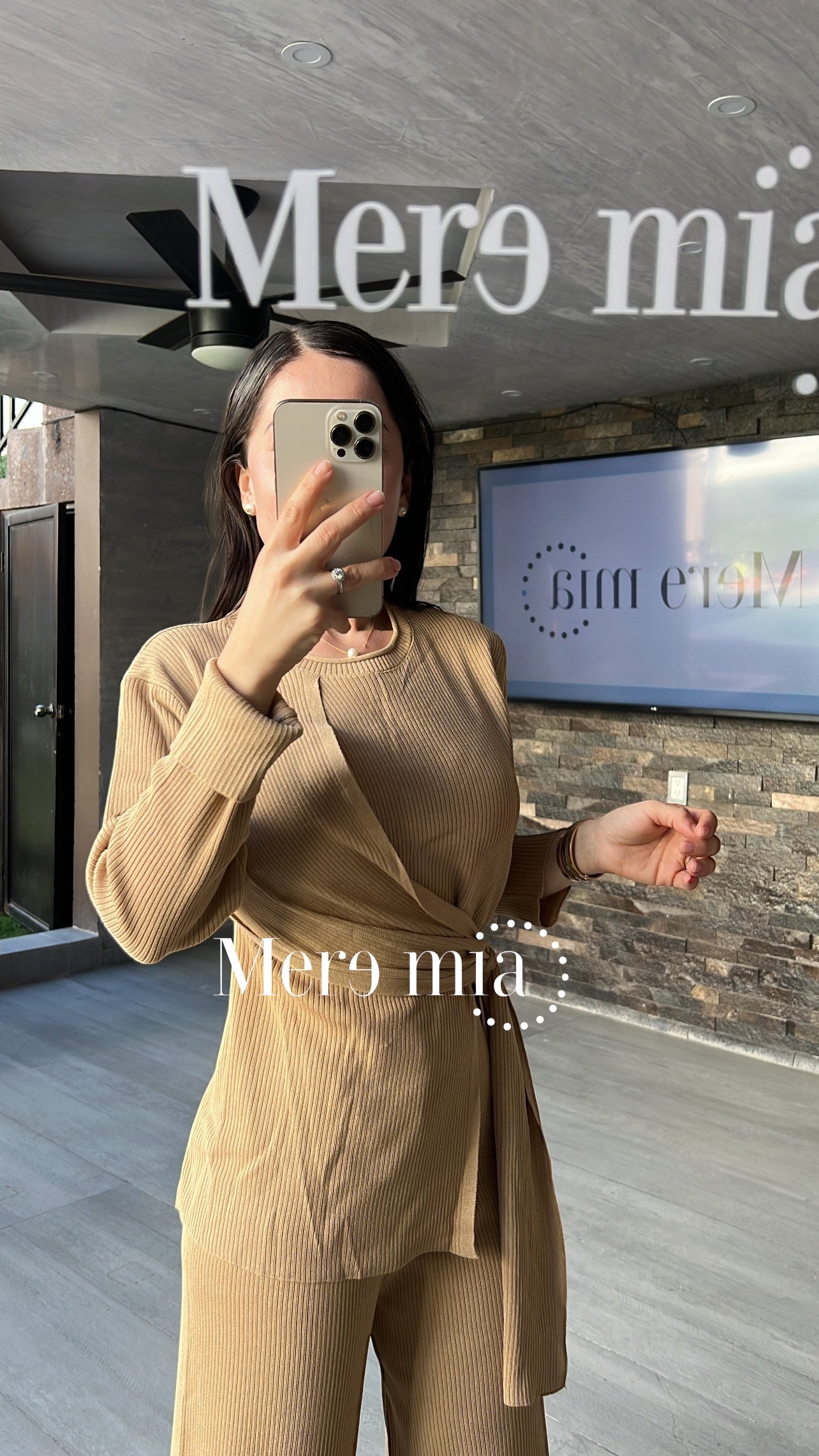 Conjunto khaki blusa tira pant