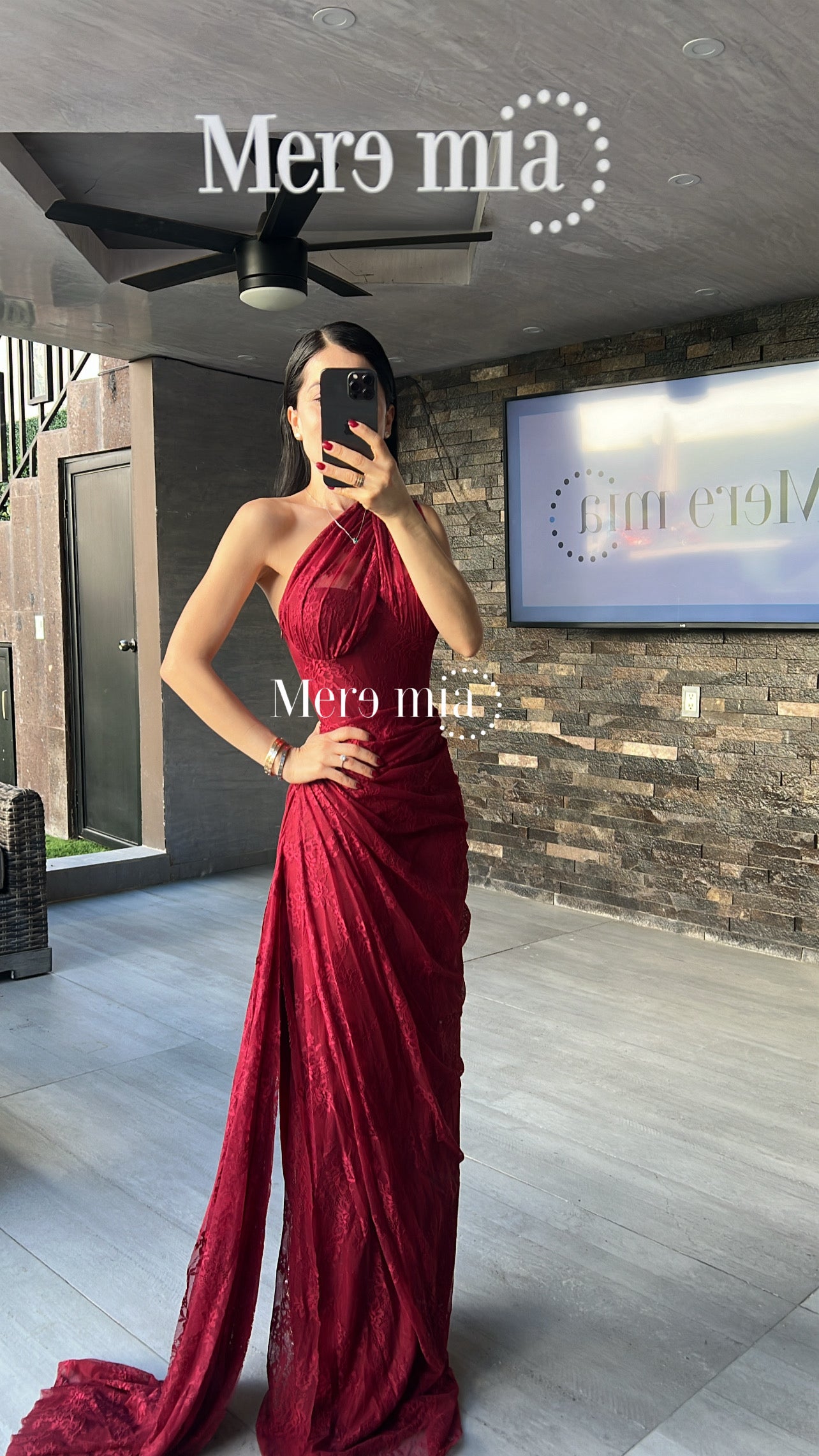 Vestido encaje copas hombro