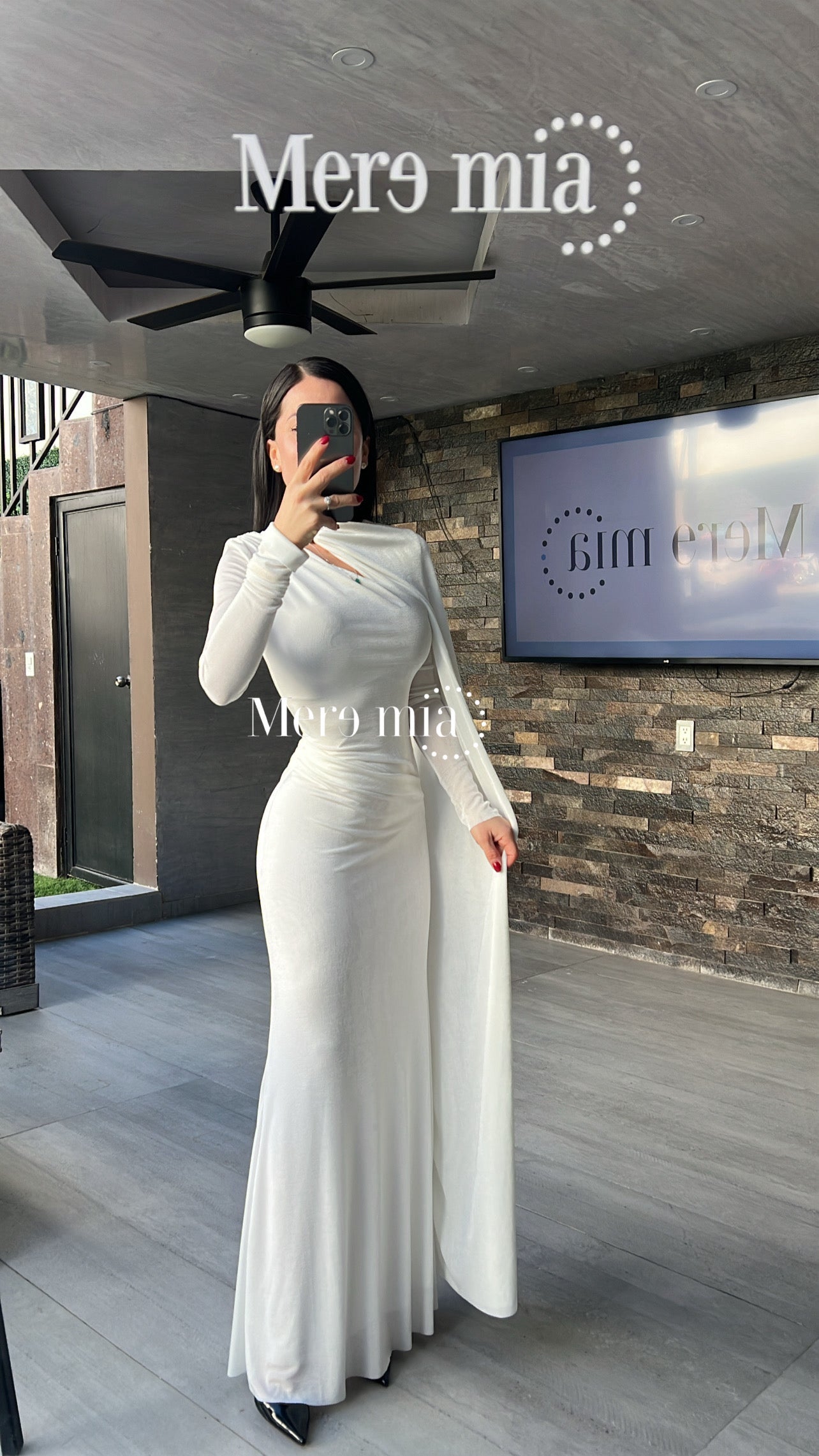 Vestido plisado capa