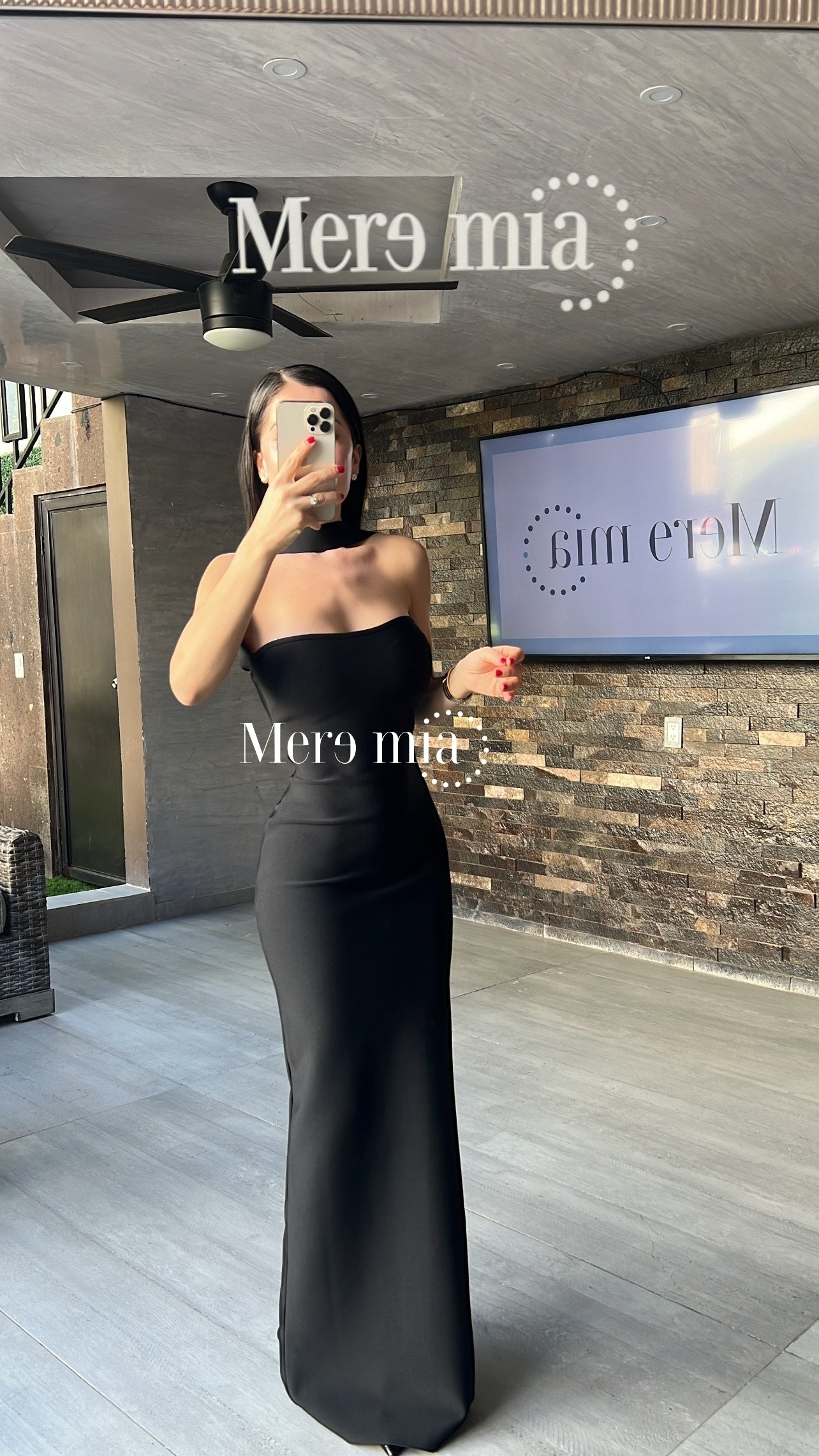 Vestido negro cuello liso