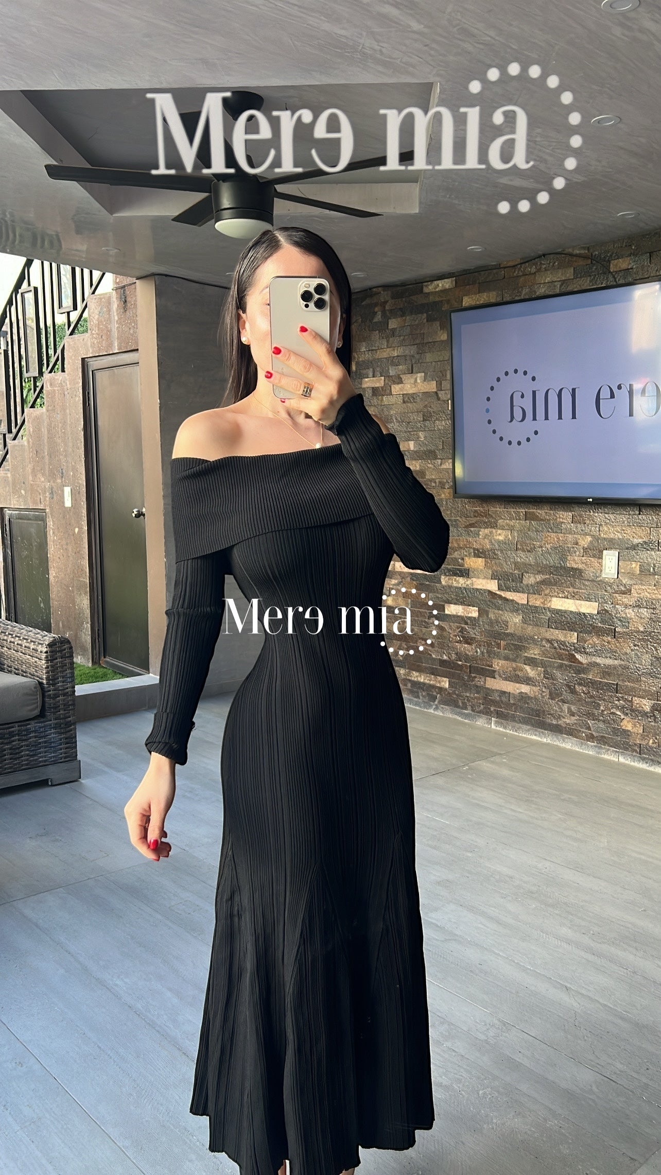 Vestido negro rayado olan