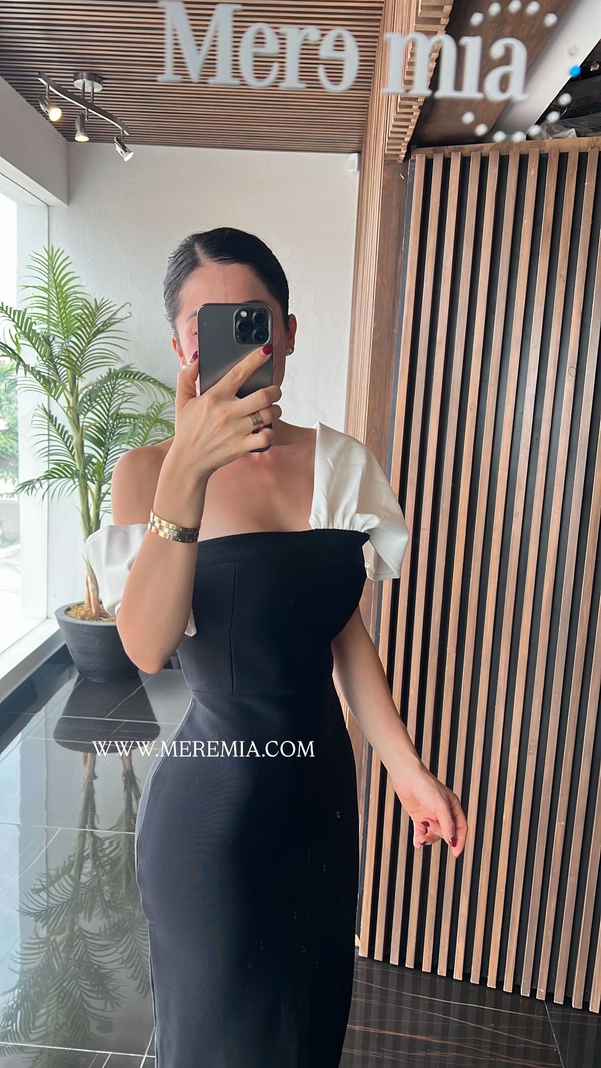 Vestido negro escarola hombros