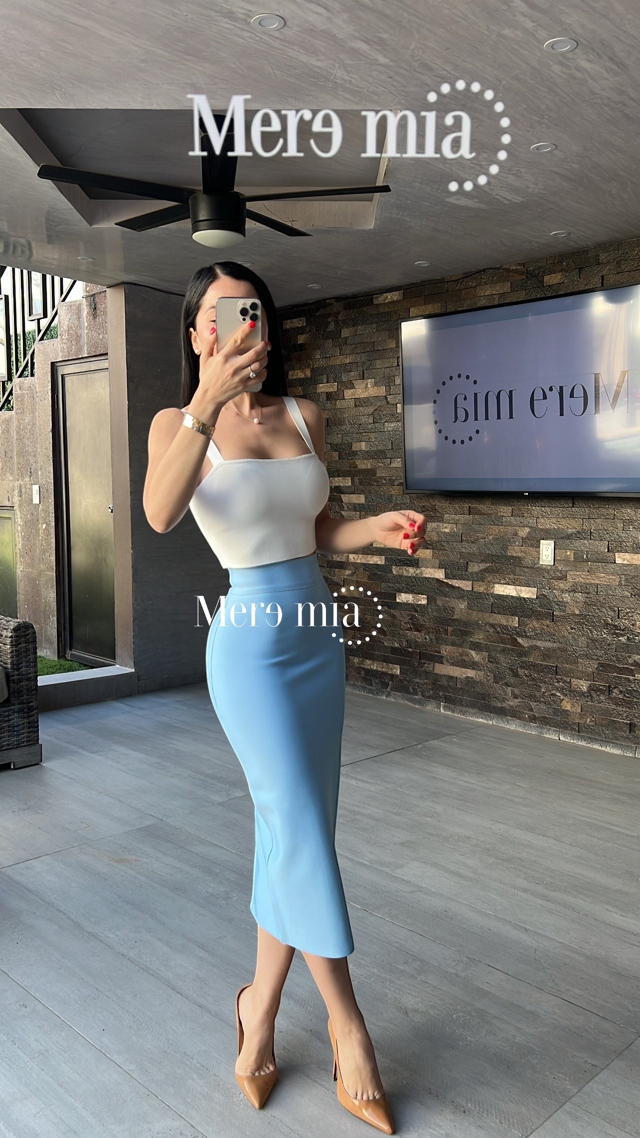 Falda azul cielo midi