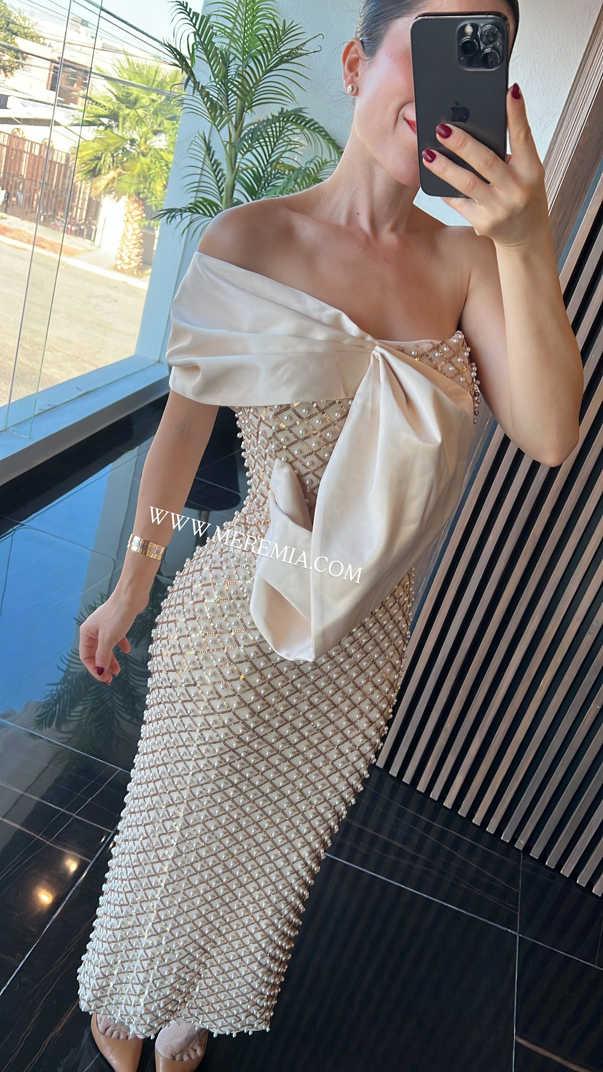 Vestido beige perlas sat
