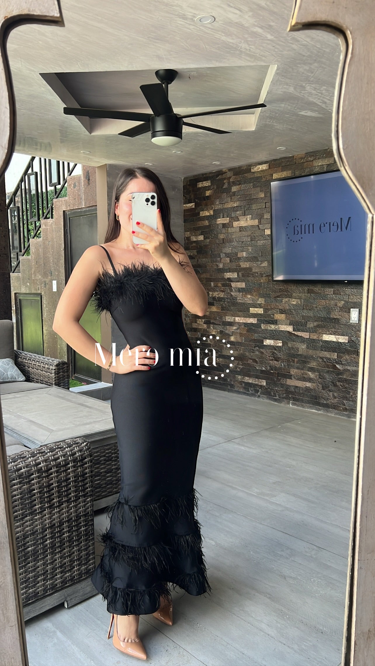 Vestido negro largo plumas