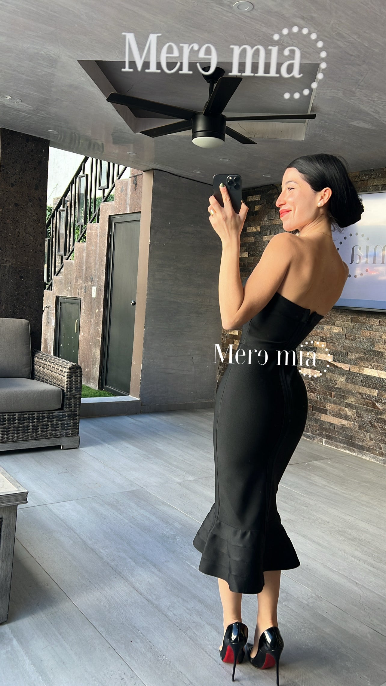 Vestido negro olan abajo